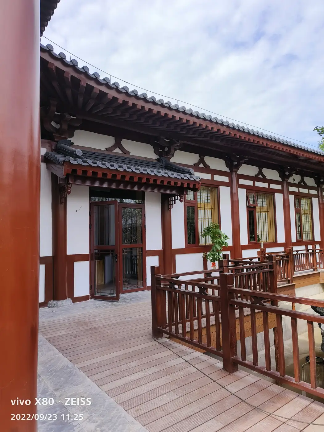 碑林区兴庆公园内日式料理420㎡松木烤漆西安全屋定制实景案例