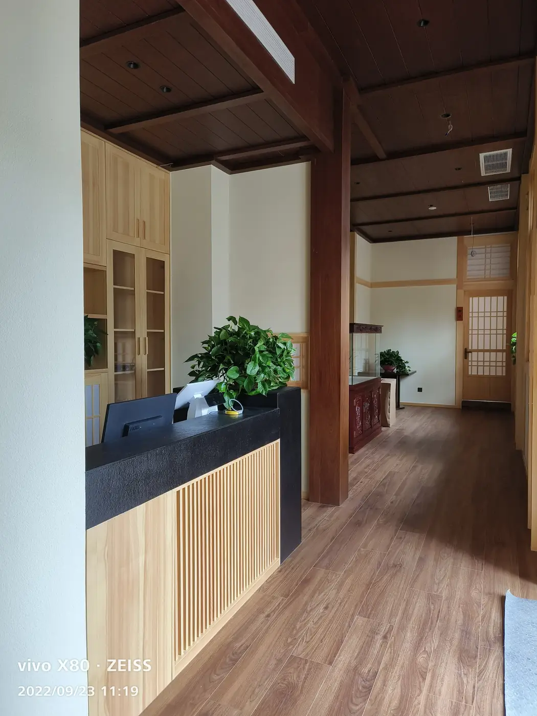 碑林区兴庆公园内日式料理420㎡松木烤漆全屋定制图片3