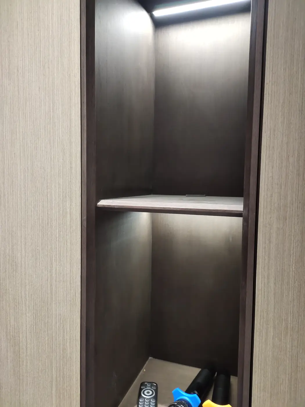 雁塔区鸿基紫韵别墅330㎡实木多层贴皮烤漆现代简约风格全屋定制图片3